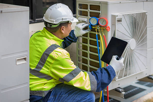 Professional Hvac technician working in Willis, TX